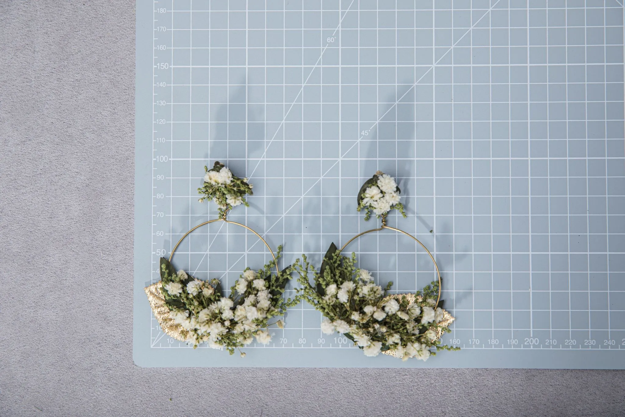 Greenery flower circle earrings Baby's breath clip on earrings Bridal stud earrings Gypsophila Wedding 2021 Hoops Natural Preserved Magaela