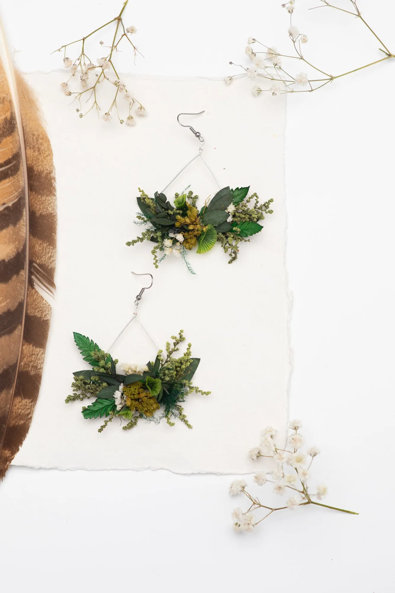 Greenery triangle dangle earrings Flower earrings Surgical steel flower earrings for bride Dried flowers Magaela handmade Baby's breath