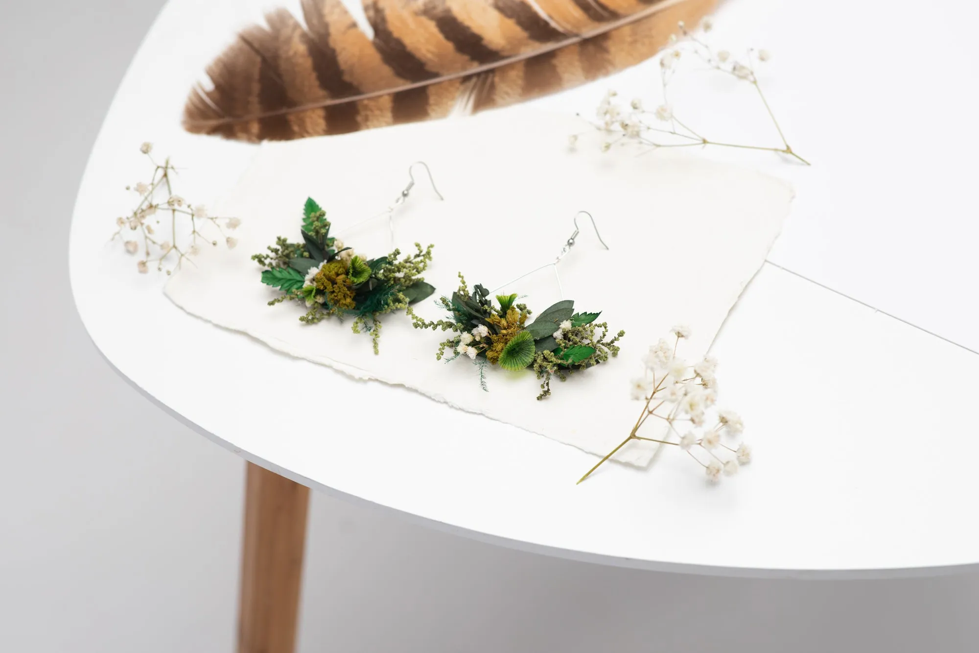 Greenery triangle dangle earrings Flower earrings Surgical steel flower earrings for bride Dried flowers Magaela handmade Baby's breath