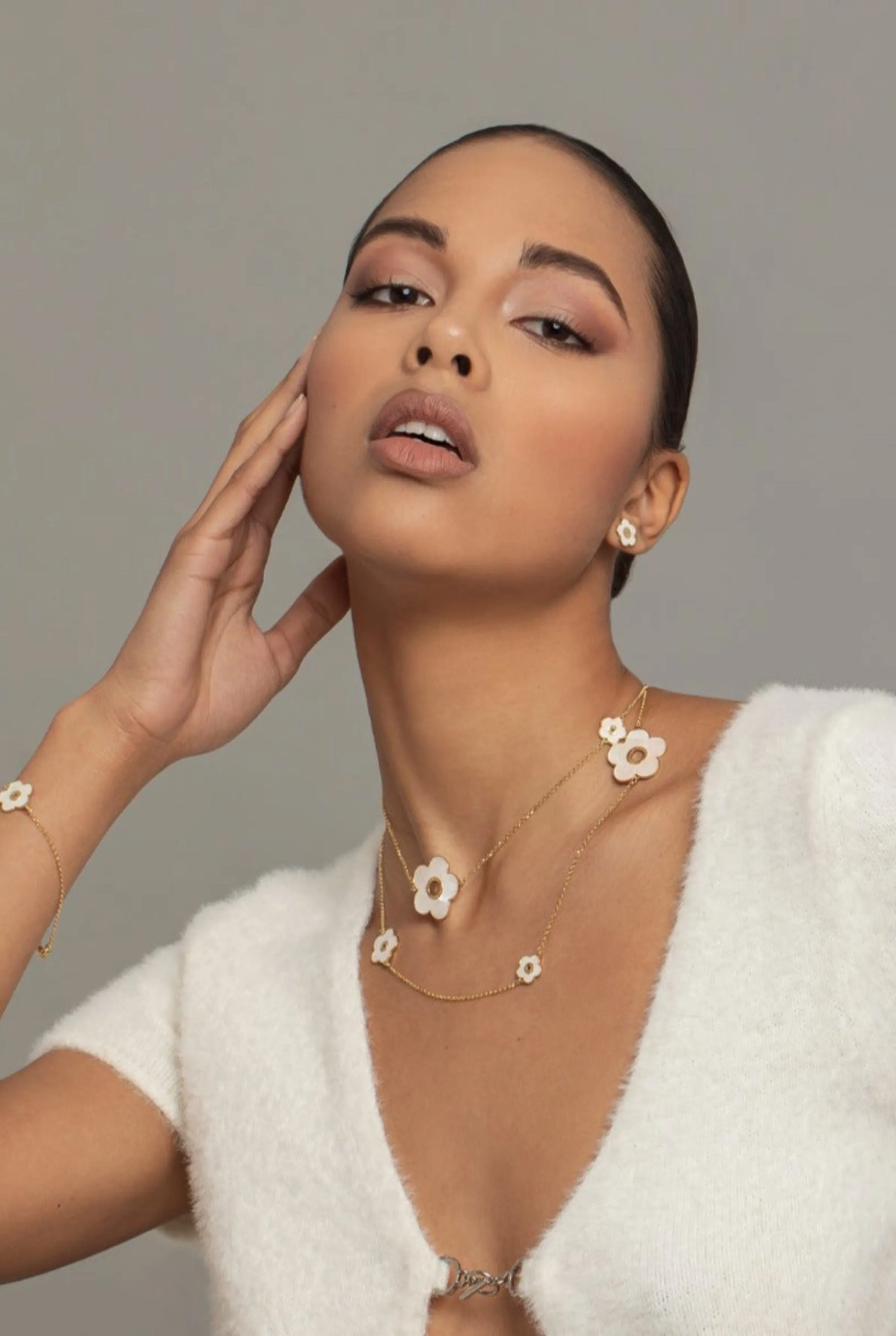 Mother Of Pearl Multi Flower Pendant Necklace
